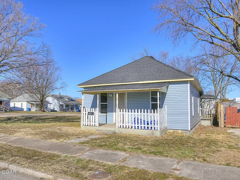 1417 W A St — Photo 3