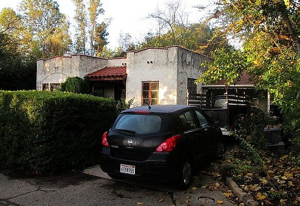 1st image of 305 W Oak St