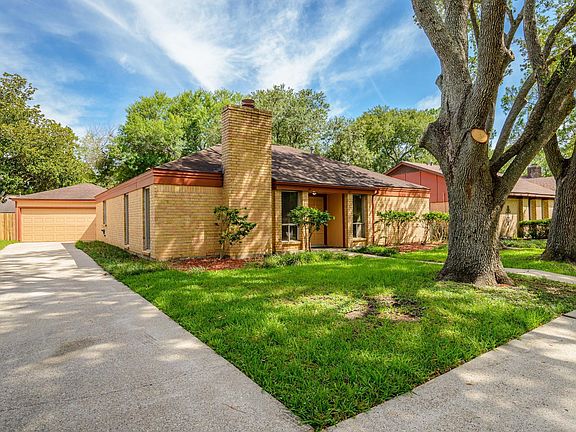 2nd image of 16023 Havenhurst Dr
