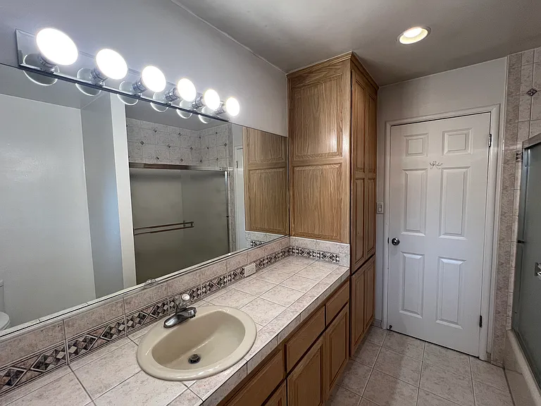 310 Alma Ln — Photo 35