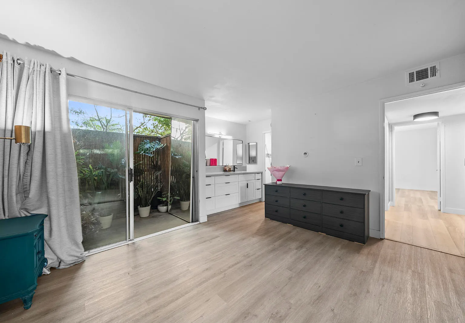 2 bed, 974 sqft, $3,795 — Photo 2