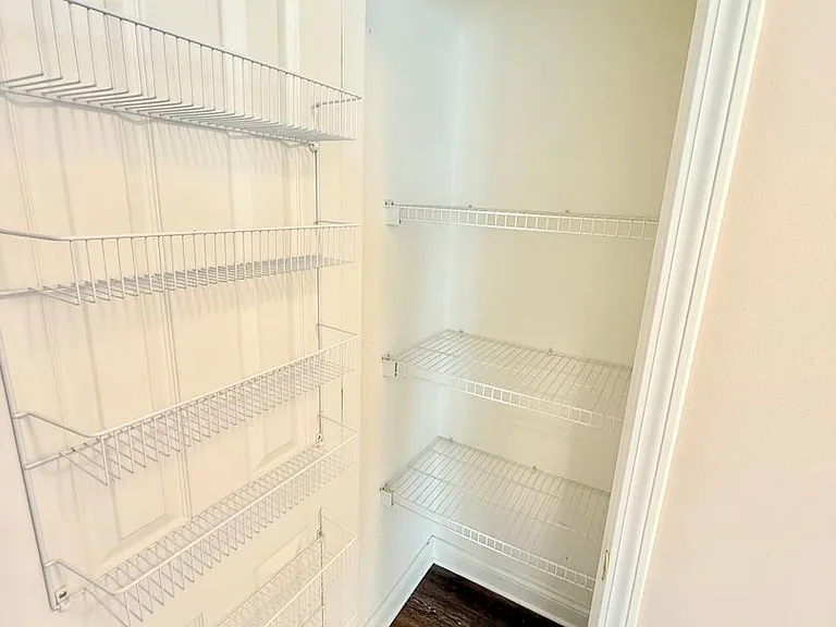 1148 S Elmwood Ave — Photo 26