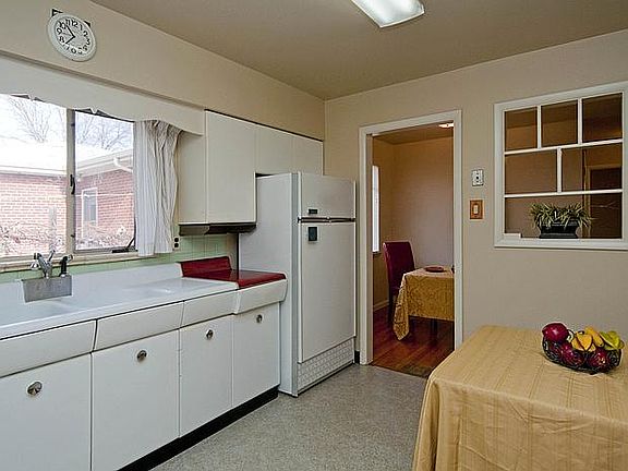 Kitchen: 12'X9'	
