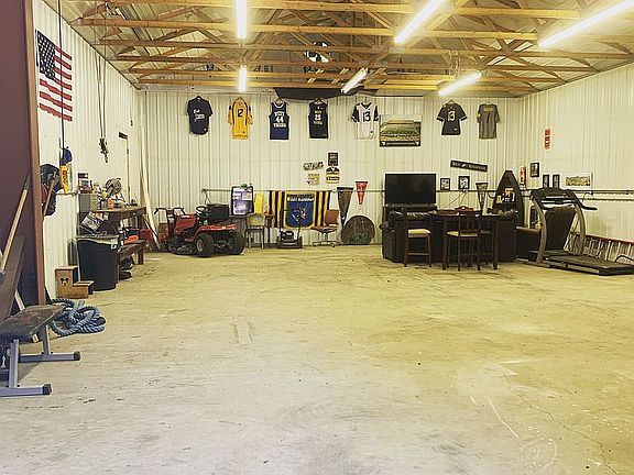 Huge garage 