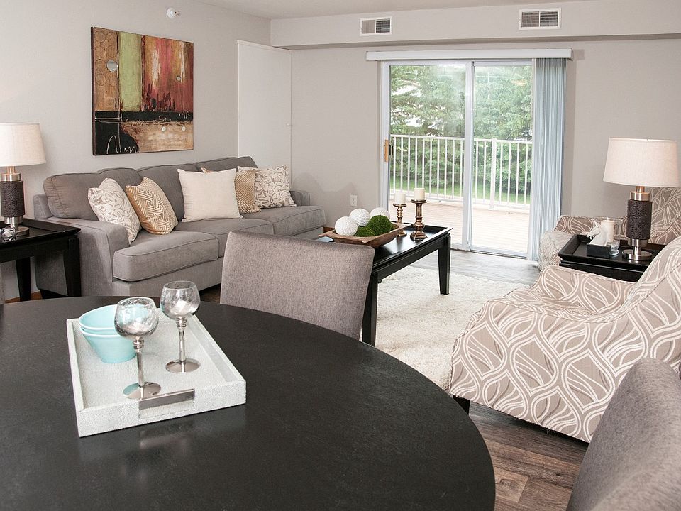 Wood-look vinyl flooring