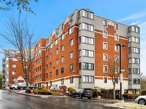 100 Ledgewood Dr APT 117, Stoneham, MA 02180