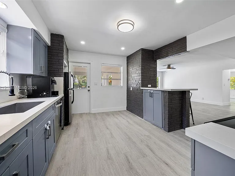 230 NE 2nd Pl — Photo 14