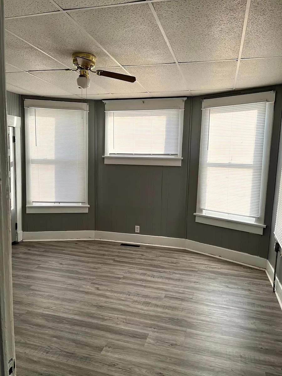 Building Photo - 124 E Prescott Ave #2