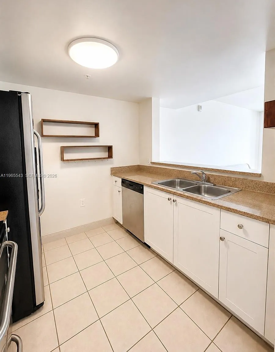 Douglas Place Condo — Photo 3