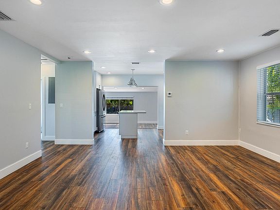 5th image of 332 Minola Dr