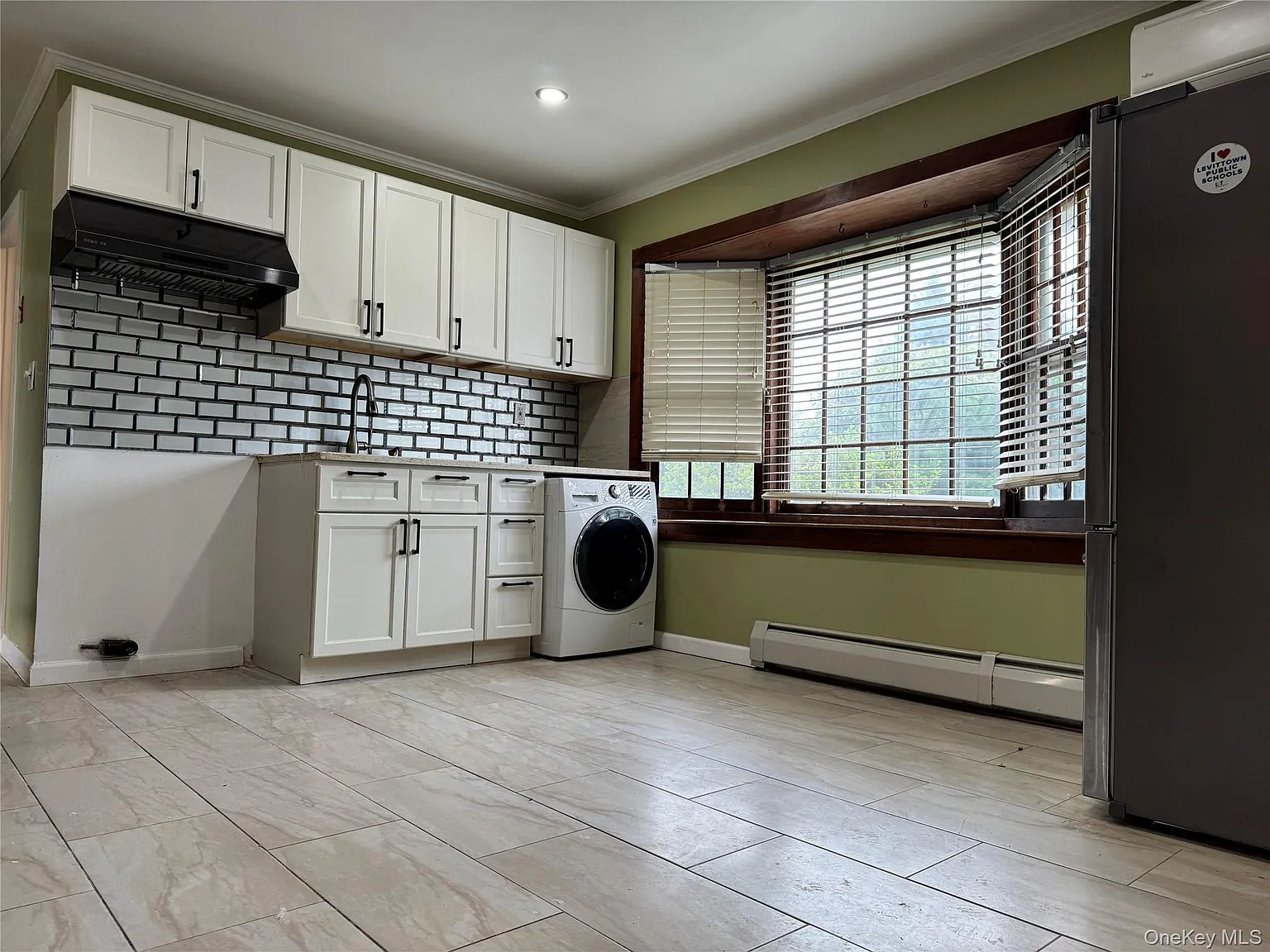4 bed, 1.5 bath, 1318 sqft, $4,000 — Photo 4