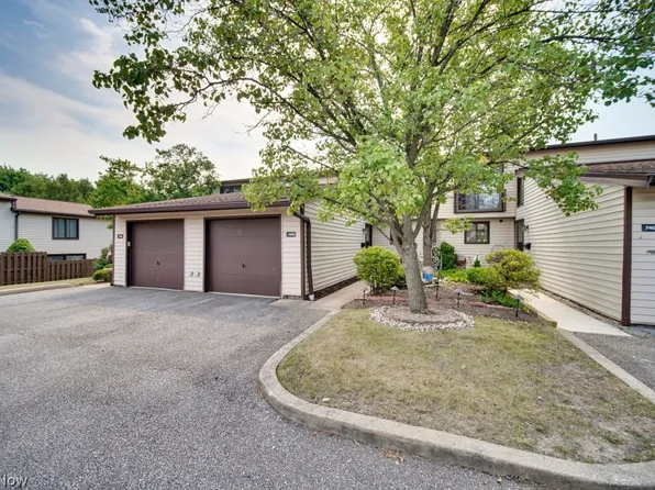 7403 Pine Tree Ct Unit C22, Middleburg Heights, OH 44130
