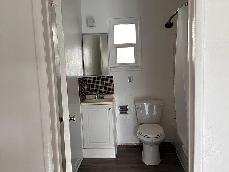 90 N 22nd St — Photo 5