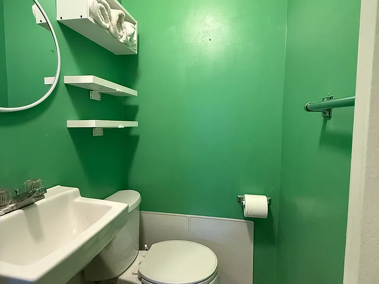 142 Giles St #2 — Photo 4