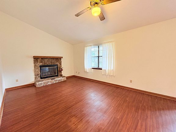 3rd image of 3220 Mound Dr