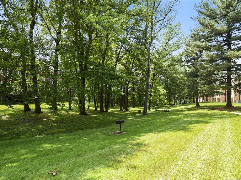 7621 Tremayne Pl #111 — Photo 32