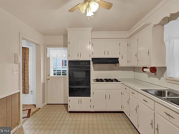 3rd image of 328 W Main St