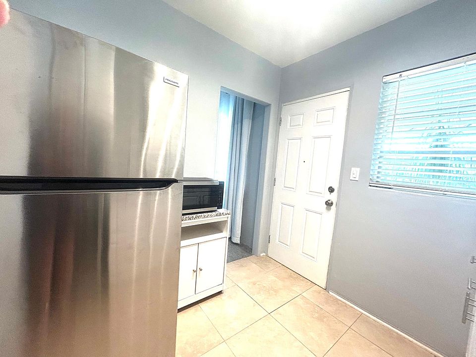 KITCHEN/BACK DOOR