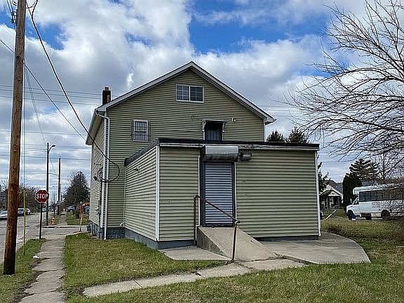 3rd image of 1186 Saint Clair Ave