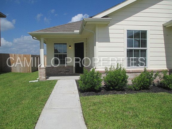 3rd image of 915 Cascadera Ct