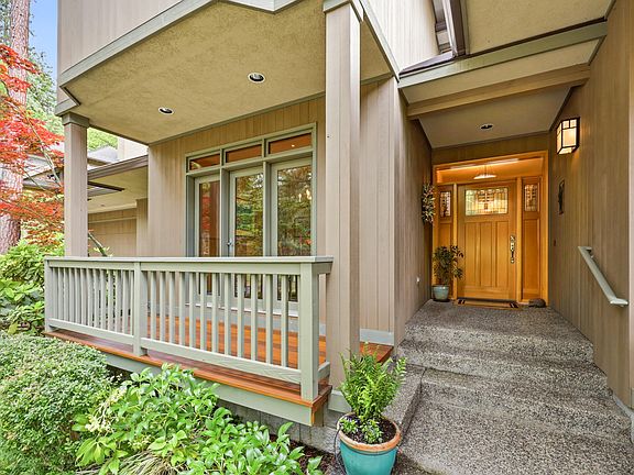 3rd image of 611 Forest St
