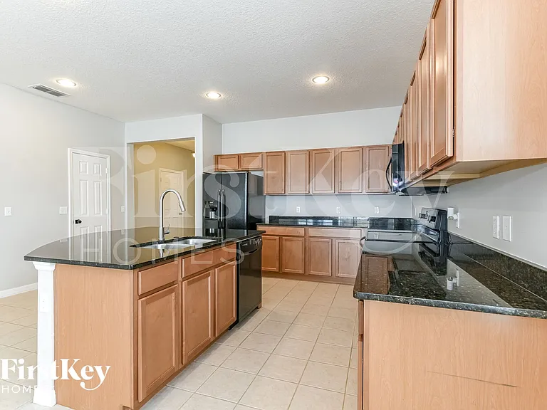 2716 Barclay Ln — Photo 6