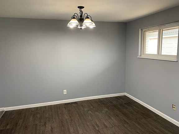 3rd image of 322 Astor Ave