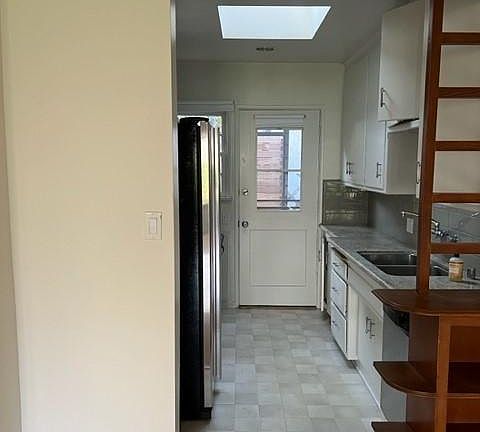 3rd image of 1021 18th St APT B