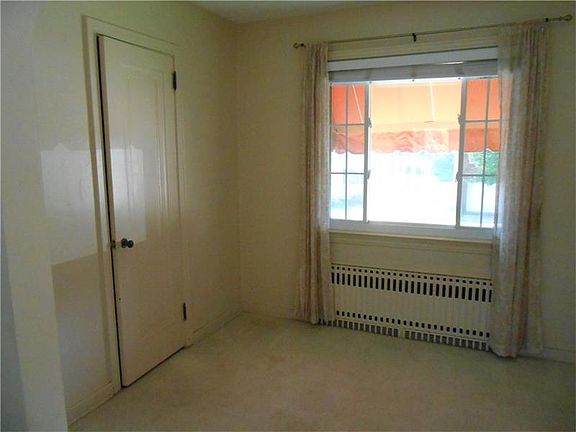 3rd image of 205A Elton St