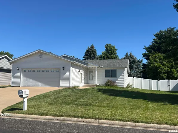 1535 E Myrtle St, Canton, IL 61520