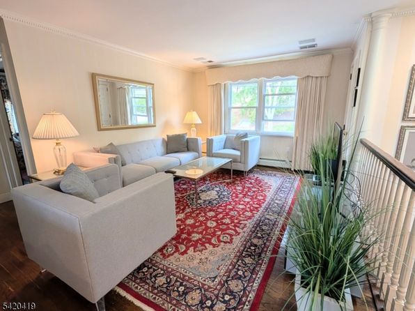 48 Mount Kemble Ave #B