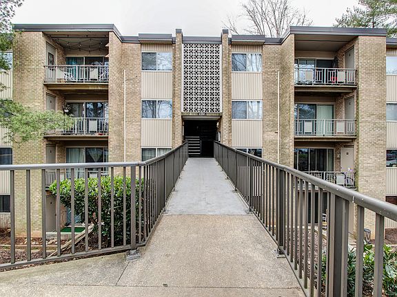 4th image of 12207 Academy Way #143