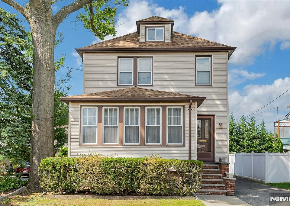 1st image of 527 Brandon Place