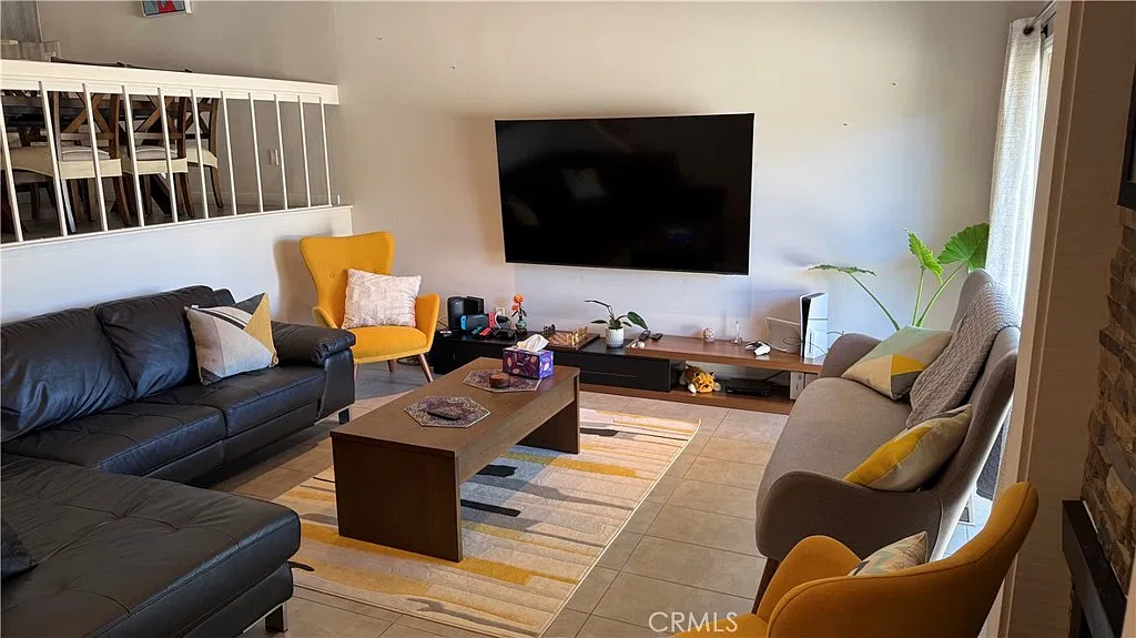 3 bed, 1579 sqft, $4,100 — Photo 1