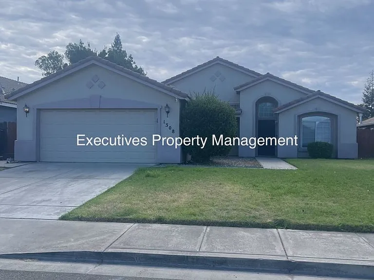 1308 Fairway Dr — Photo 1