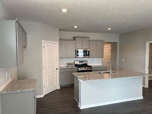 3rd image of 1390 Hemetite Dr W