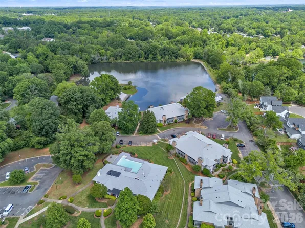 5839 Harris Grove Ln, Charlotte, NC 28212