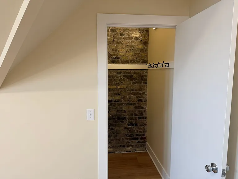 815 E Locust St — Photo 17