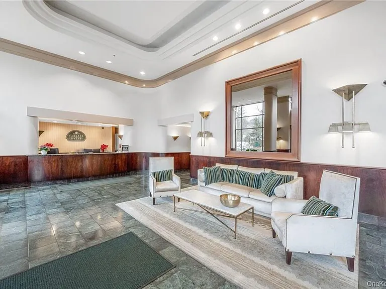 35 N Chatsworth Ave #3V — Photo 3