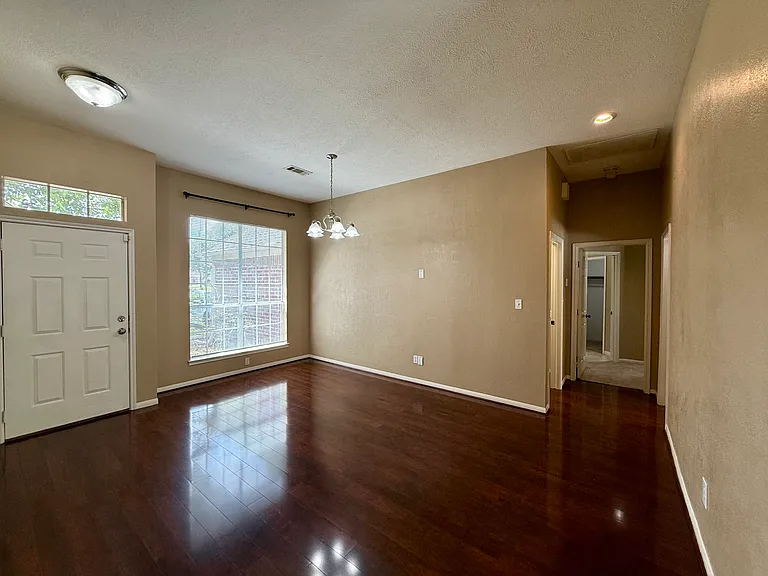 2160 Wildflower Dr — Photo 6