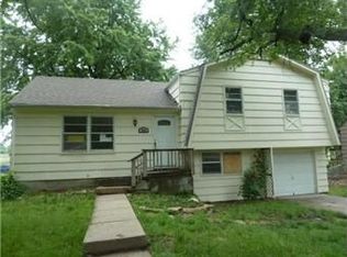 924 S Hunter Dr, Olathe, KS 66061
