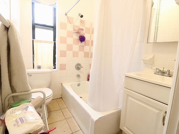 5th image of 803 Hart St APT 5