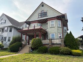 977 South St, Roslindale, MA