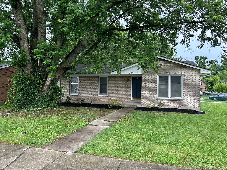 1024 Wedgewood Rd — Photo 1