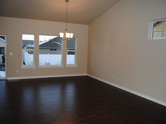 5th image of 1052 Sunnybrooke