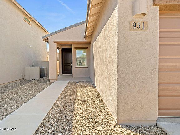 2nd image of 951 W Calle Las Varitas