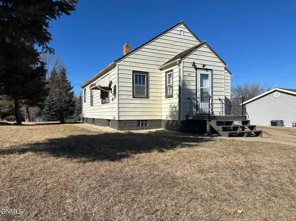 210 S 7th St, New Salem, ND 58563
