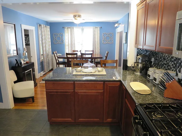 185 Winthrop St #1B — Photo 9