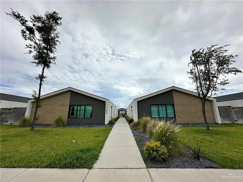 1308 E Iris Ave #3