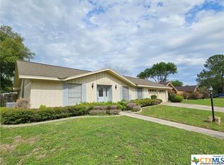 1803 Plantation Rd, Victoria, TX 77904
